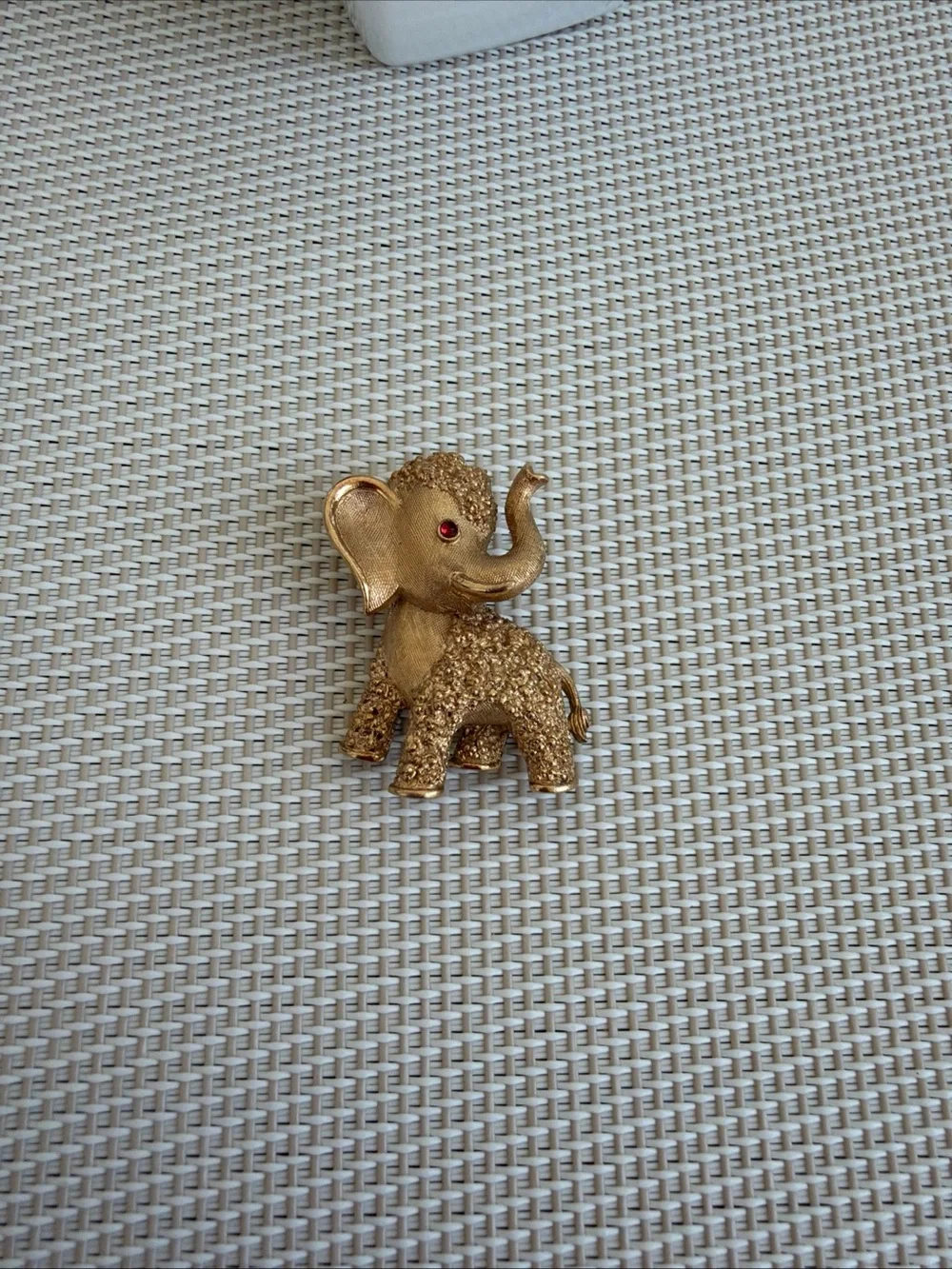 VTG CROWN TRIFARI RARE gold tone elephant brooch 1.5” tall